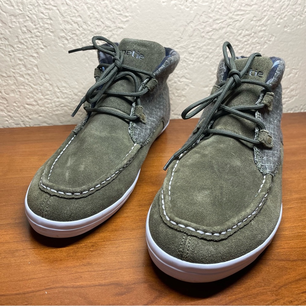 Burnetie / men’s boot / size 11 / preowned / green / great condition